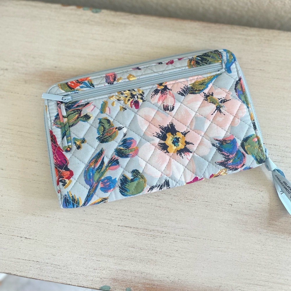 VERA BRADLEY RFID DELUXE TRAVEL WALLET NWT - Picture 3 of 5
